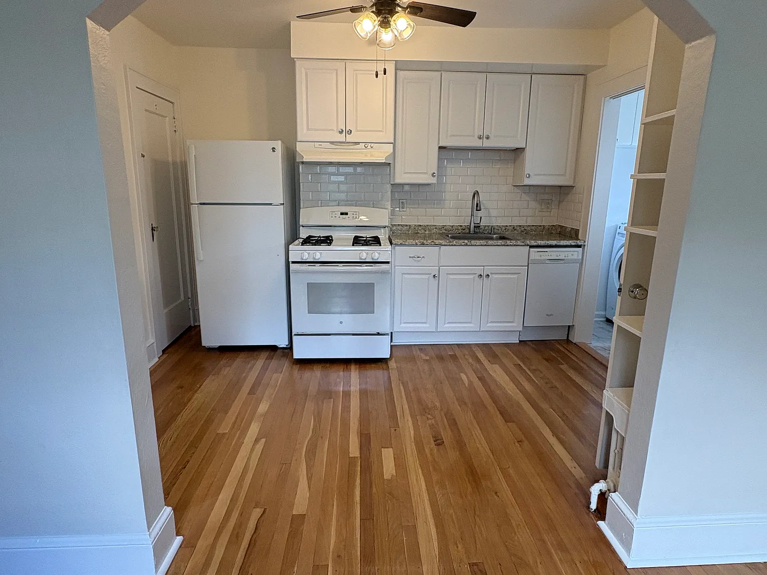2 bed, 1.5 bath, 1000 sqft, $3,500 — Photo 4