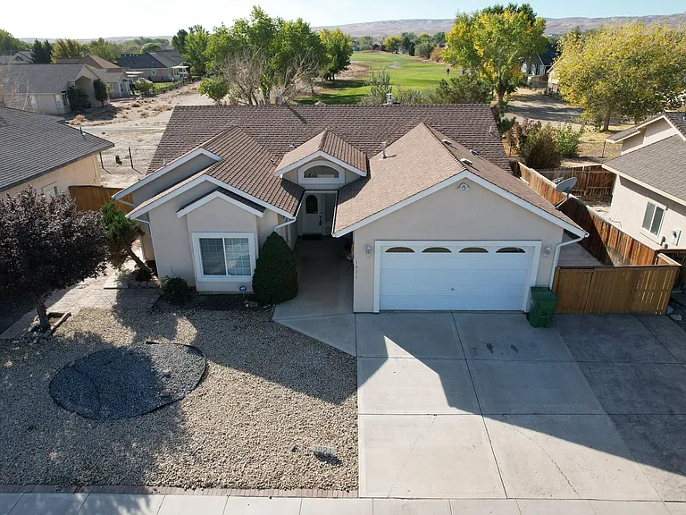 1021 Pepper Ln — Photo 1