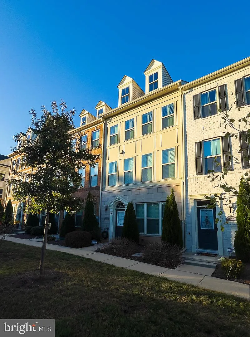 4 bed, 4.5 bath, 2590 sqft, $4,800 — Photo 3