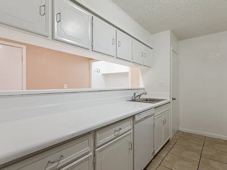 4555 Altamesa Blvd — Photo 10