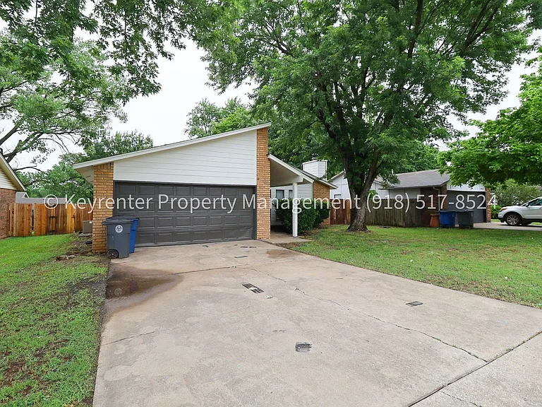 9351 S 89th Ave E — Photo 3