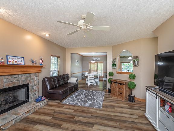 3rd image of 77 Whitmore Ct