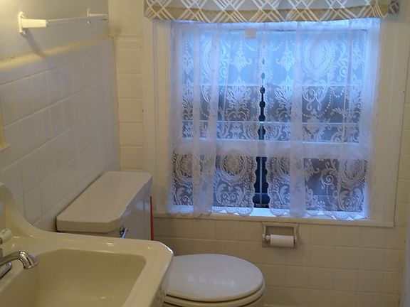 4th image of 420 Linwood Ave #5