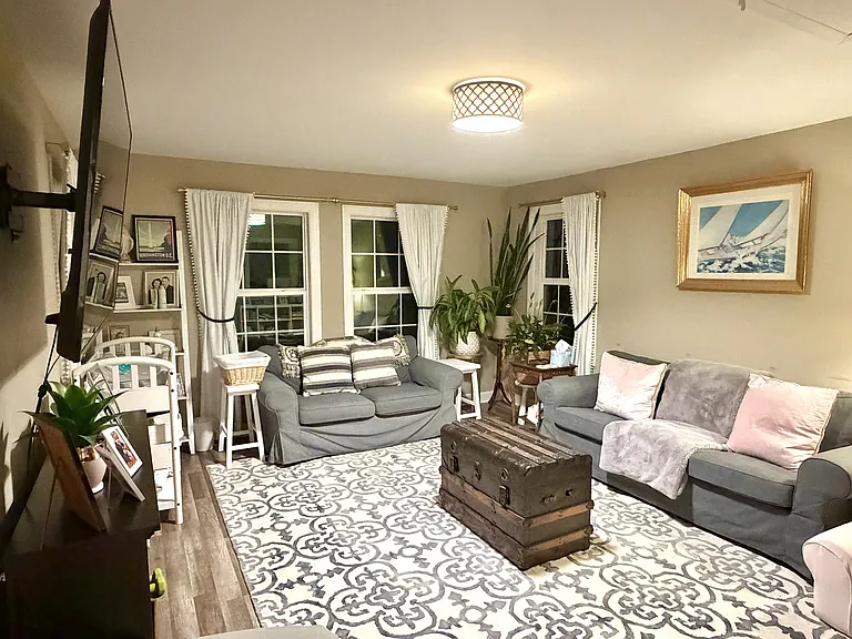 9920 Dickens Ave — Photo 7