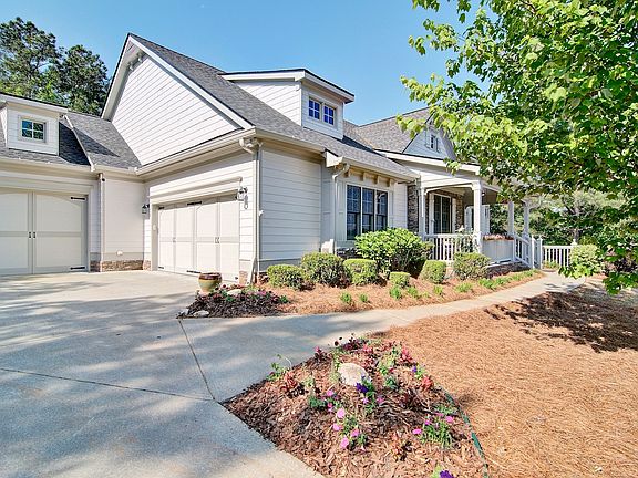 Farmhouse w3 Car Garage