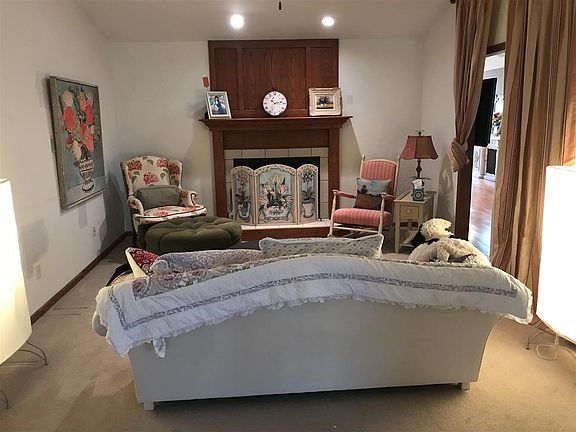 5th image of 2945 Valley View Dr