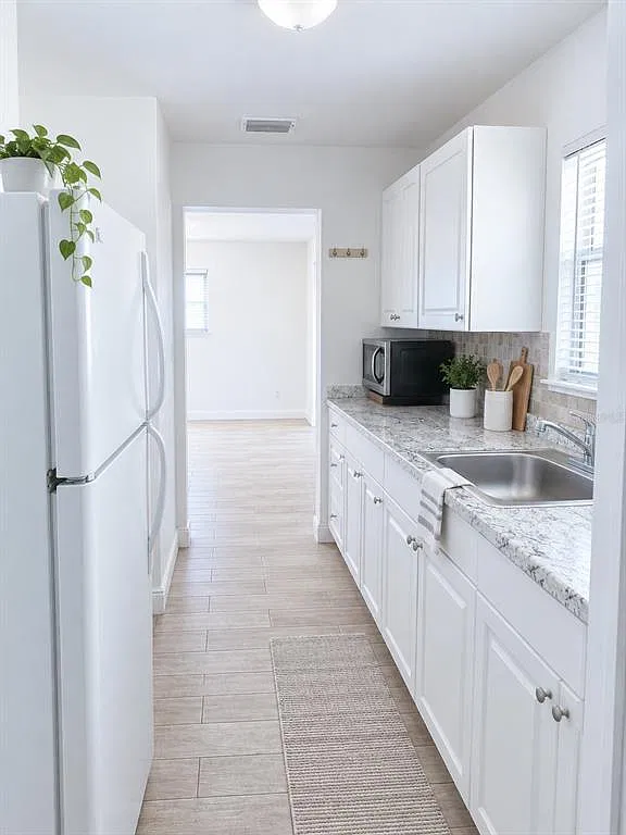 2 bed, 1.0 bath, 748 sqft, $1,700 — Photo 3
