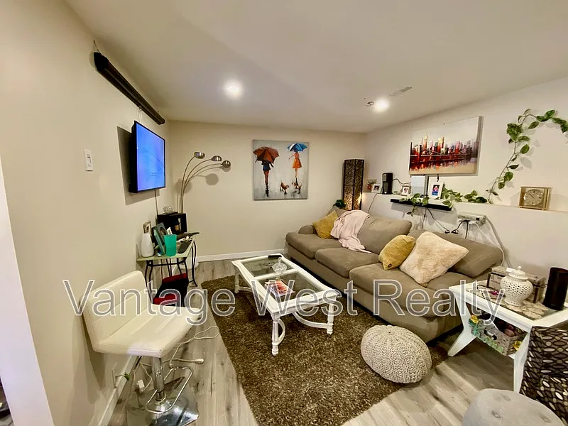 2 bed, 1.0 bath, 950 sqft, $1,800 — Photo 3