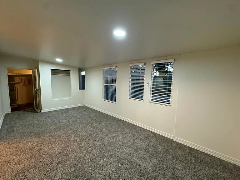 11409 Ralph Ave NE — Photo 11