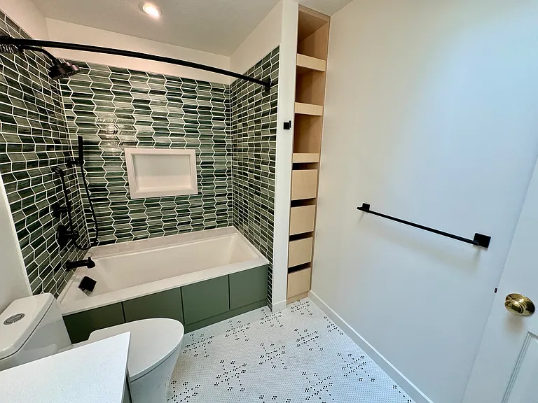 106 E College St — Photo 26