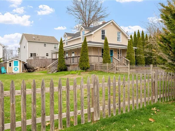 17 Marques St, Cumberland, RI 02864