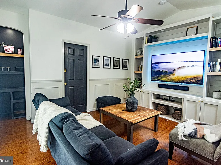 207 Madison Cir — Photo 31