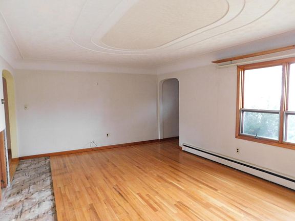 5th image of 140 Roosevelt St