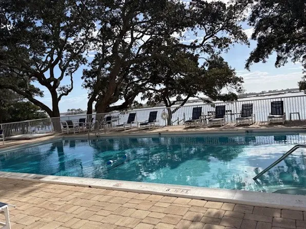 209 W Miracle Strip Pkwy, Mary Esther, FL