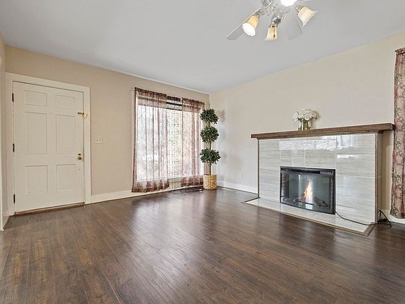 2nd image of 325 W Jackson St