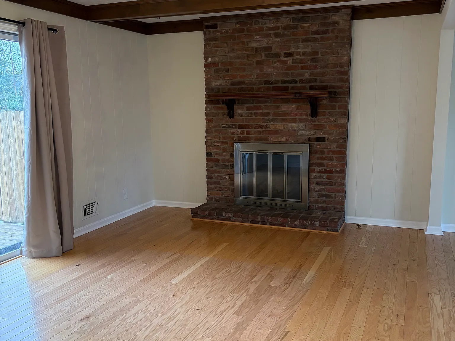 4 bed, 2.5 bath, 2092 sqft, $2,400 — Photo 4