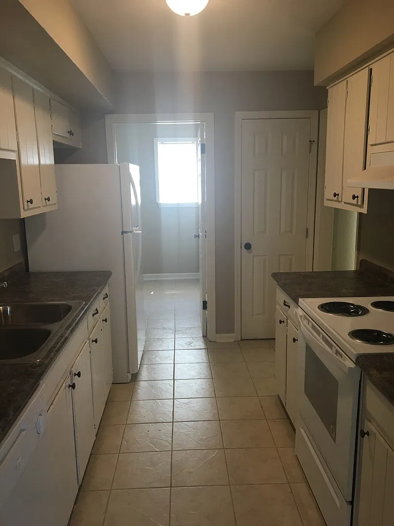 2147 Sherwood Meadow Dr. — Photo 2