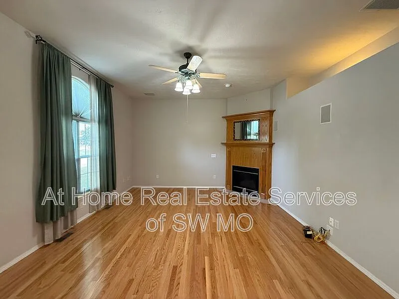 Building Photo - 144 S Cedar Heights Dr
