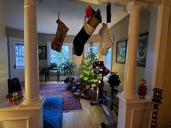 Entry living towards 2nd living