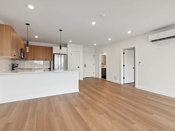 4th image of 828 N 2nd St #211