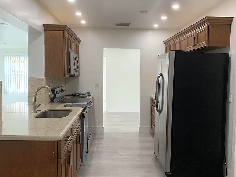 4005 NW 76th Ave — Photo 18