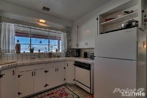 4th image of 828 Park Ave