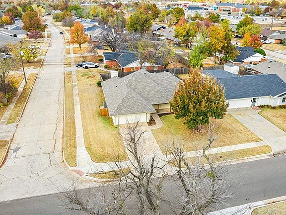 2nd image of 2945 Lakeside Dr