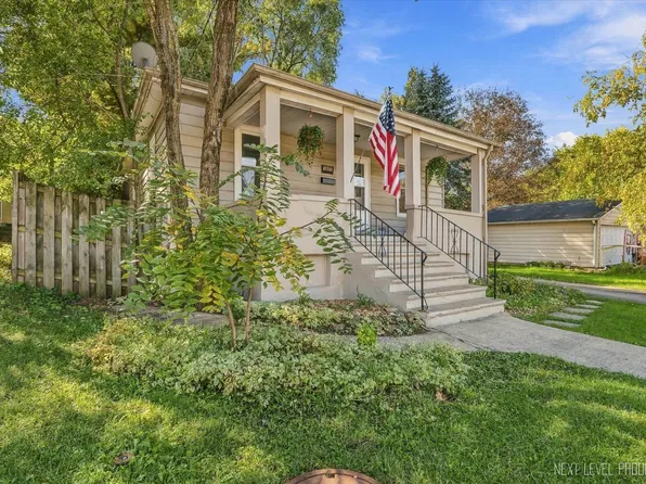 1003 Dean St, St Charles, IL 60174