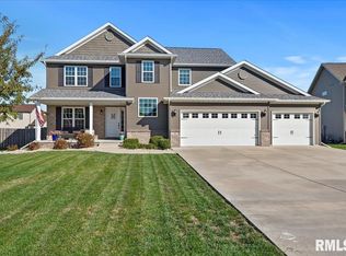 911 Boxwood Ct, Chatham, IL 62629