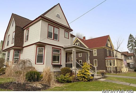 2nd image of 36 Pearl St