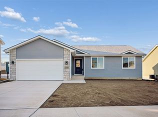 25088 Bluebird Cir, Adel, IA 50003