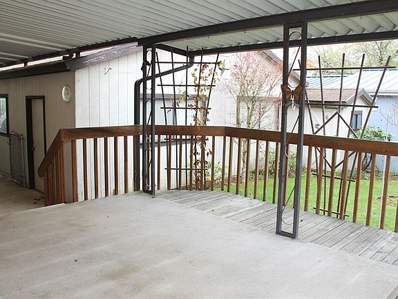 5th image of 16929 SE Laugardia Way