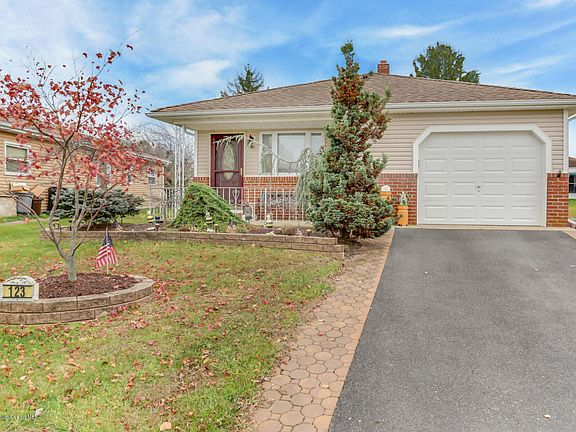 2nd image of 123 Bonaire Dr