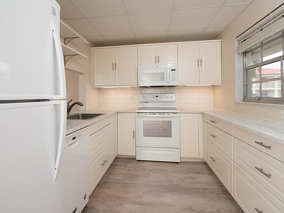 4th image of 19029 Us Highway 19 N APT 2-1