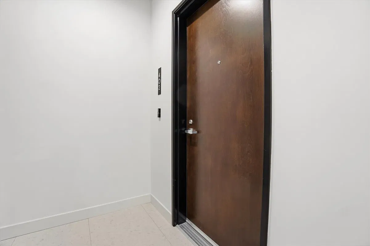 3 bed, 2.5 bath, 1675 sqft, $5,000 — Photo 1