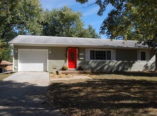 706 Summit Rd, Knob Noster, MO 65336