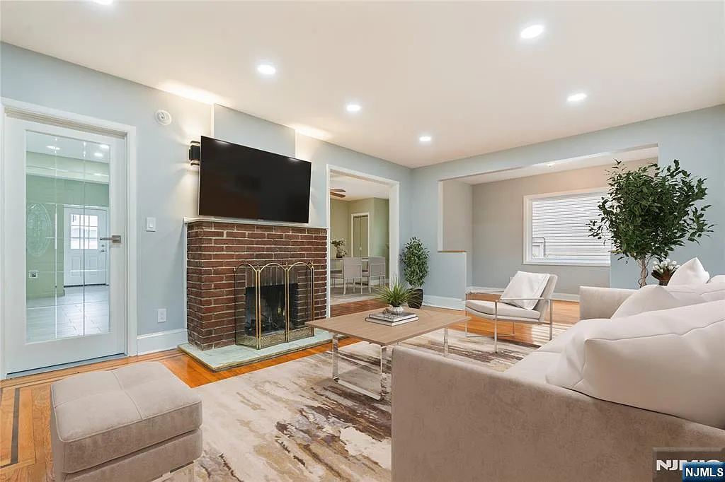 3 bed, 3.0 bath, $3,900 — Photo 3