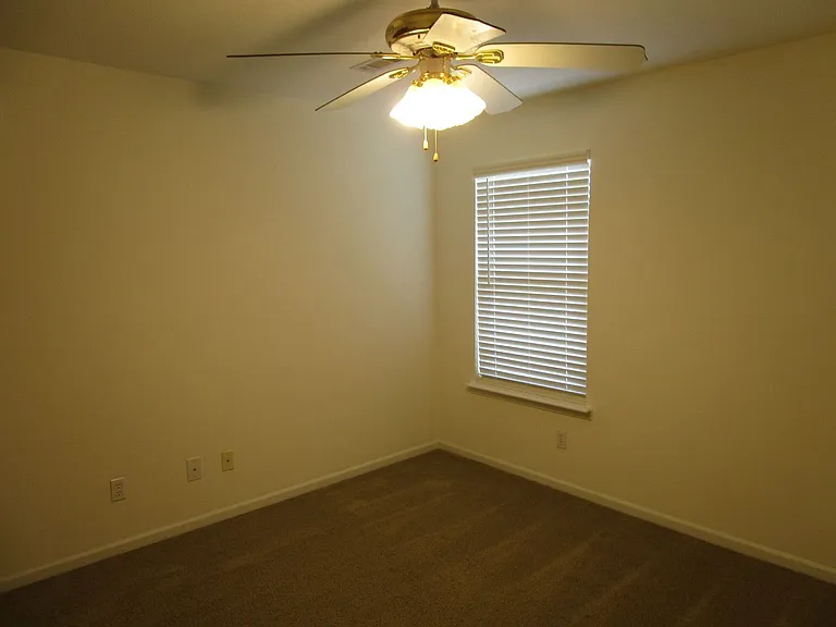 2409-2411 Northampton Dr. — Photo 31