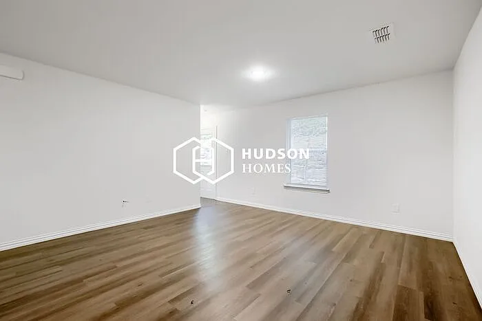 506 E Shepherd St — Photo 3