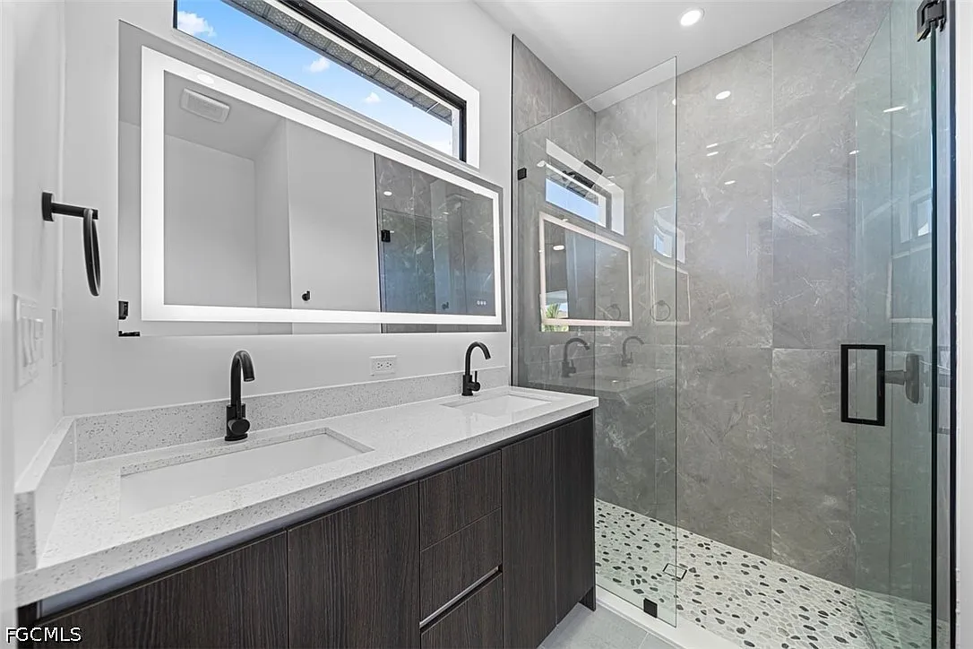 3 bed, 2.0 bath, 1387 sqft, $2,200 — Photo 4