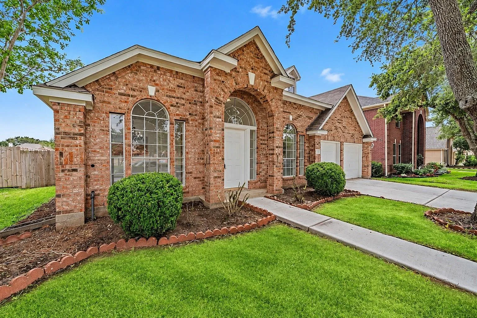 4 bed, 2.5 bath, 2442 sqft, $2,400 — Photo 1