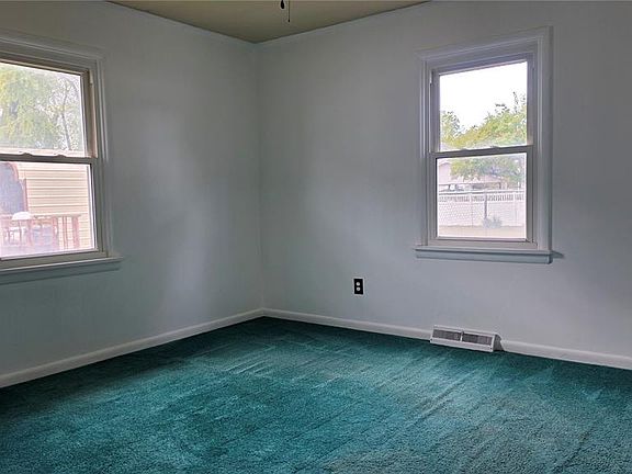 5th image of 909 N Franklin St