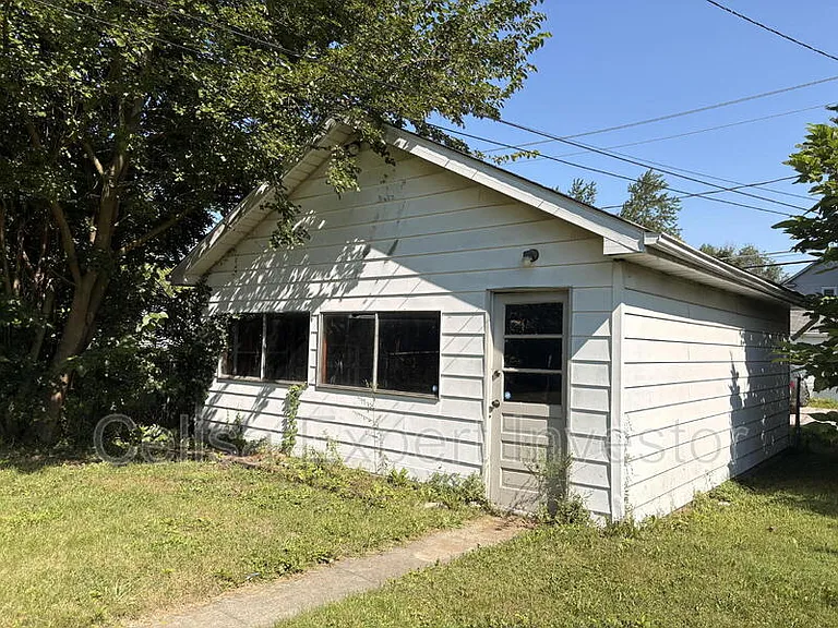 654 Florence Ave — Photo 10
