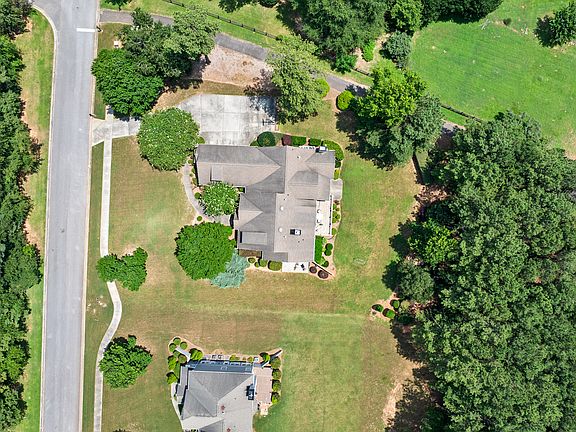 2nd image of 599 McDade St