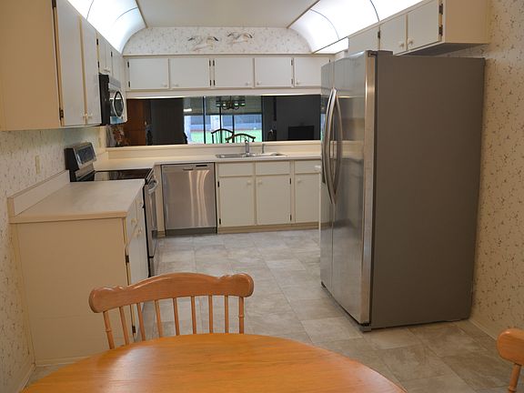 3rd image of 8213 Breeze Cove Ln
