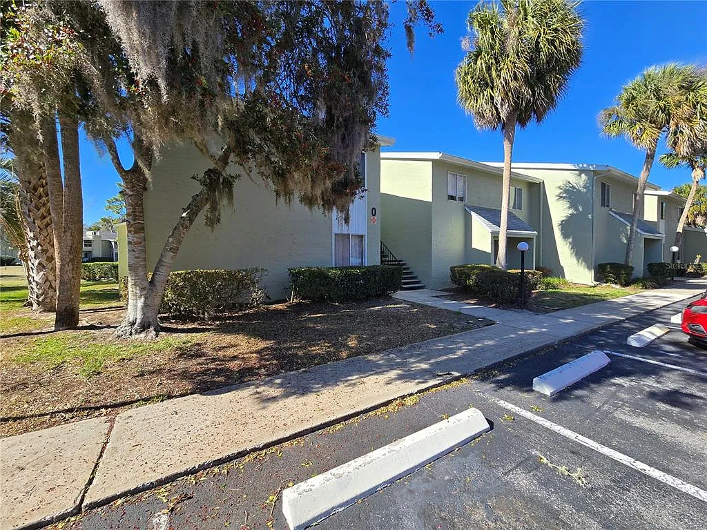 2 bed, 2.0 bath, 1072 sqft, $1,450 — Photo 2