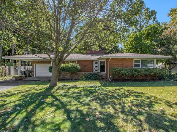 326 Jakway Ave, Benton Harbor, MI 49022