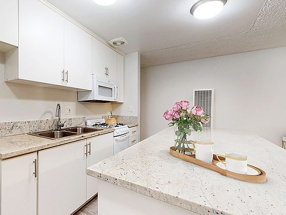 3rd image of 550 S Barrington Ave APT 3302