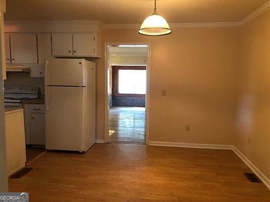 5th image of 26 Lindberg St