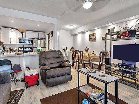 5th image of 19000 NE 3rd Ct APT 405